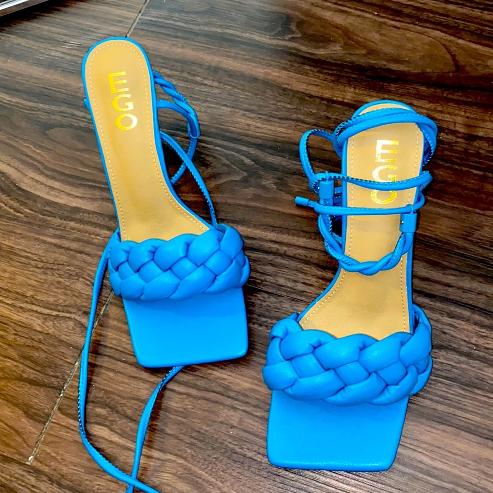 Cascade square toe heels